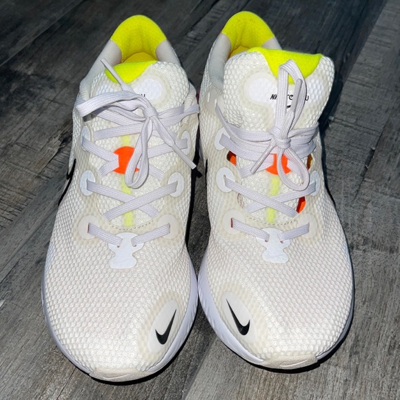 Mens Nike Renew Run in White/ Pink Blast size 8.5 - Picture 1 of 7